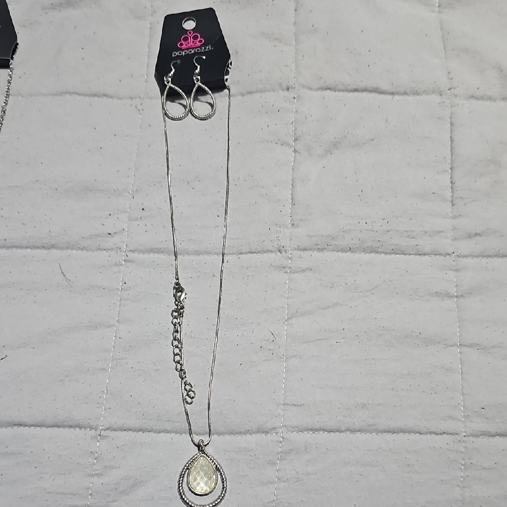 Paparazzi Silver Necklace with Teardrop Pendant